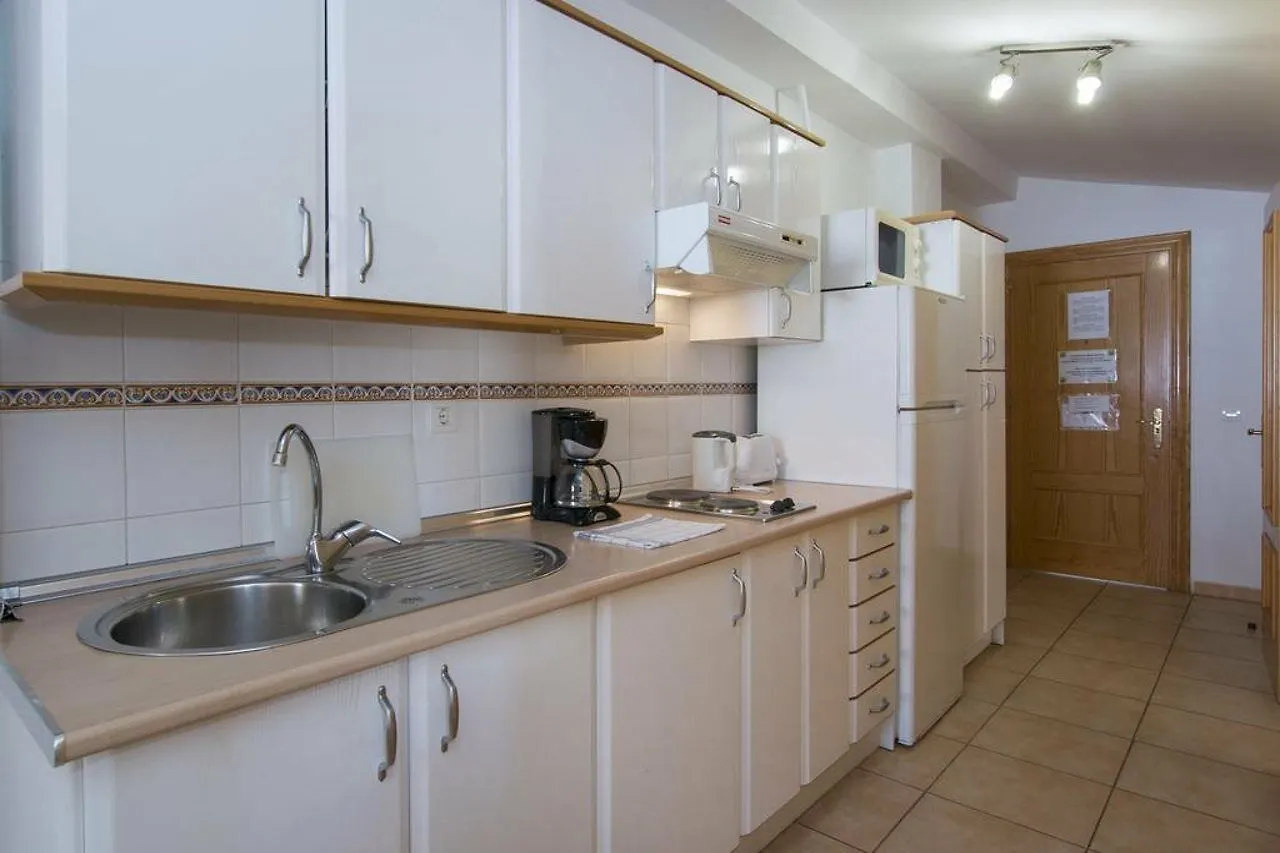 La Fonda Apartments 베날마데나코스타