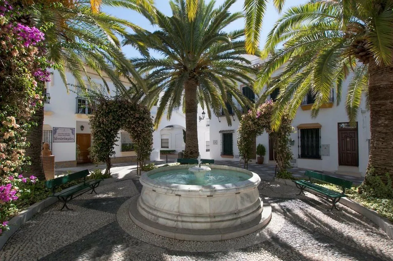 La Fonda Apartments 베날마데나코스타